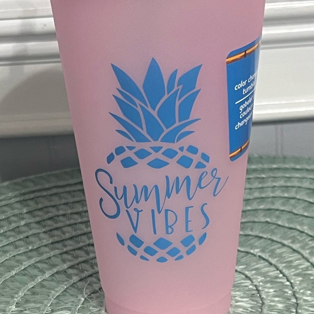 NWT-Large Color Changing Tumbler - Picture 4 of 4